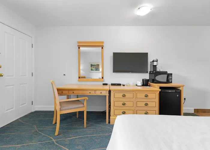 Kootenay Lakeview Resort BW Signature Collection